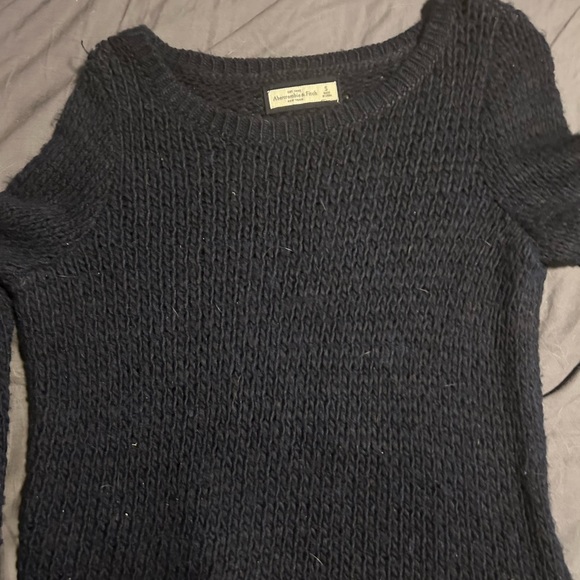 Abercrombie navy blue knitted wool sweater. Really cute and in good condition. - Picture 4 of 4